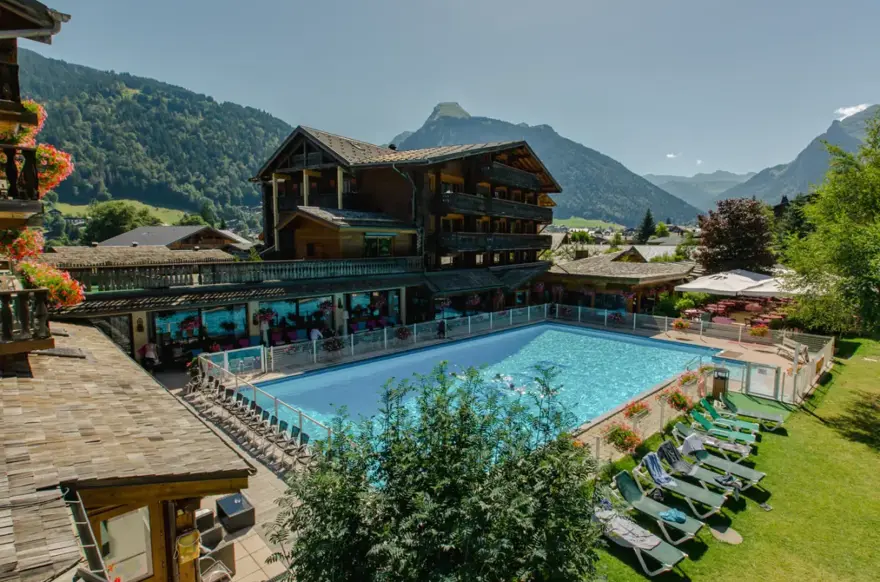SUMMER-Hotel Le Cret-Morzine-Outdoor pool1.webp