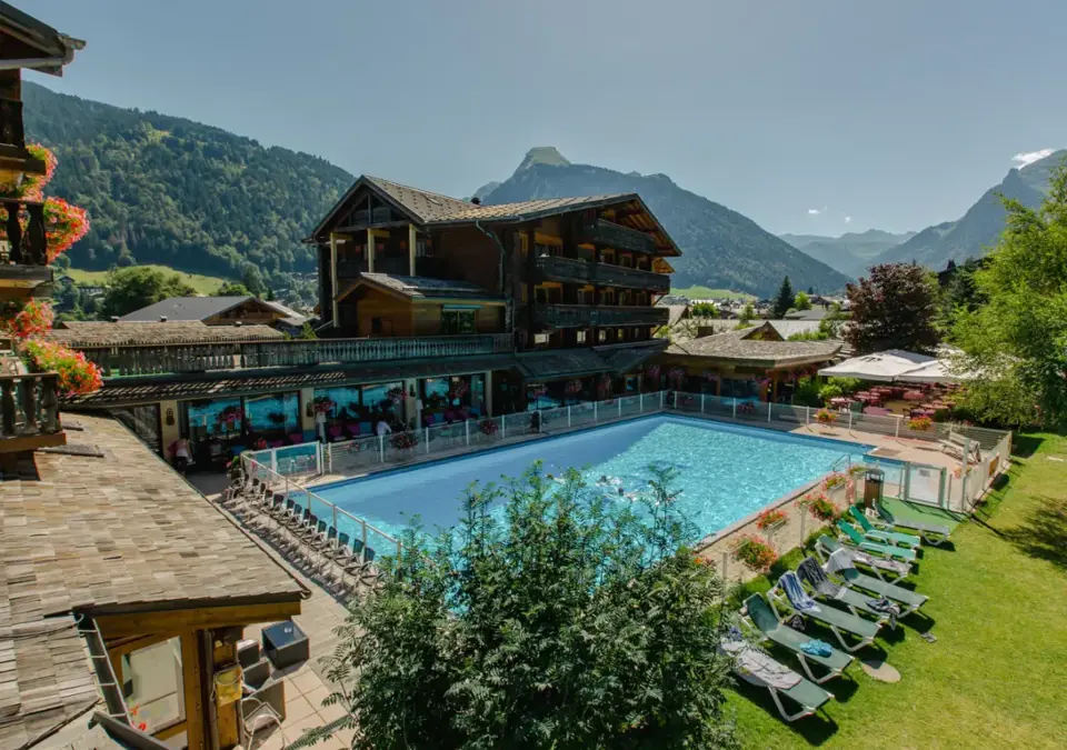 SUMMER-Hotel Le Cret-Morzine-Outdoor pool1.webp