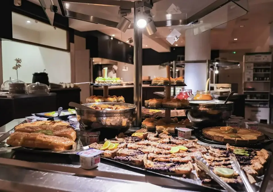 Les Cimes du Soleil-Avoriaz-Bar-restaurant (7).webp