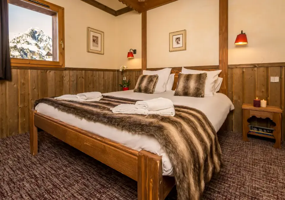 Chalet Altitude - Arc 2000 - Bedroom.webp