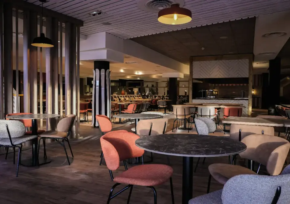 Les Cimes du Soleil-Avoriaz-Bar-restaurant (4).webp