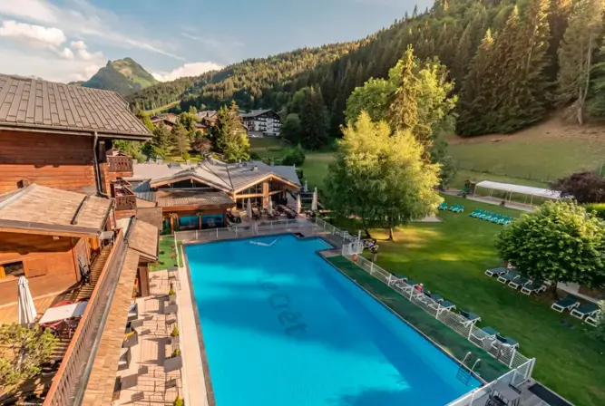 SUMMER-Hotel Le Cret-Morzine-Outdoor pool.webp