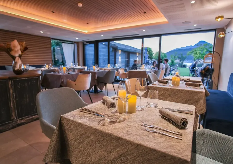 Villa Caroline-Lake Annecy-Restaurant.webp